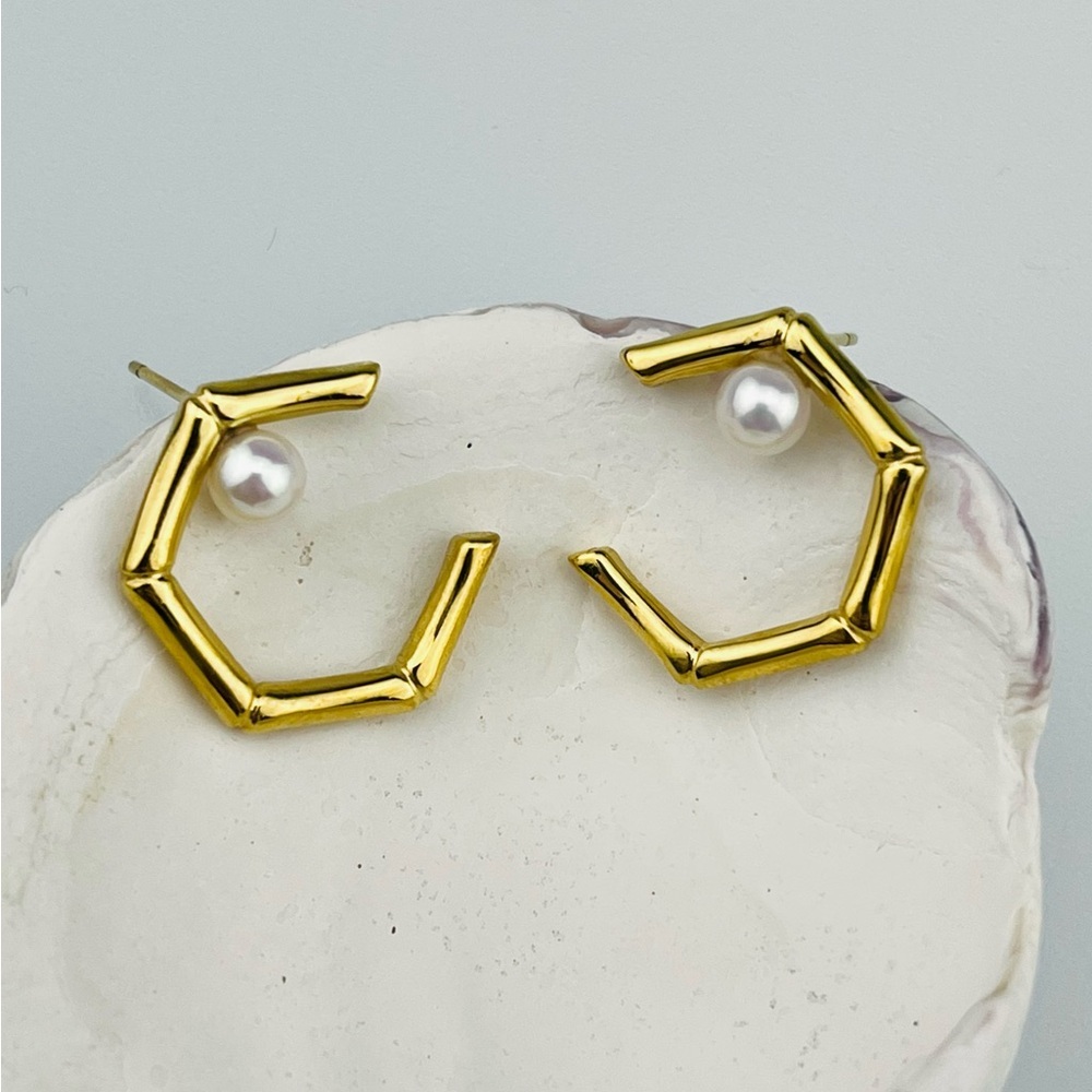 EA005 Baby sized fresh water pearl & Bamboo design C shape stud earrings